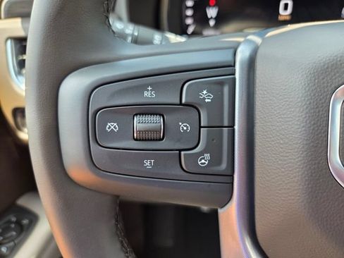 Used 2024 GMC Yukon XL SLT w/ SLT Luxury Package AWD/4WD image 31
