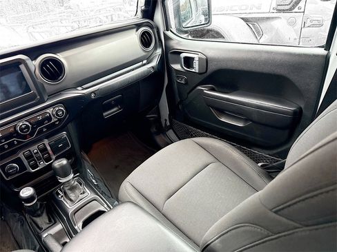 Used 2023 Jeep Gladiator Willys image 25