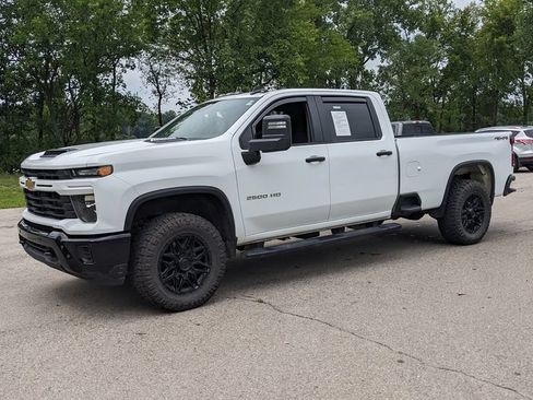 Used 2025 Chevrolet Silverado 2500 Custom w/ Custom Value Package AWD/4WD image 7