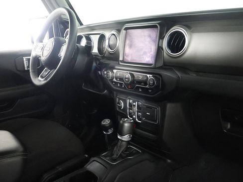 Used 2023 Jeep Gladiator Overland image 23