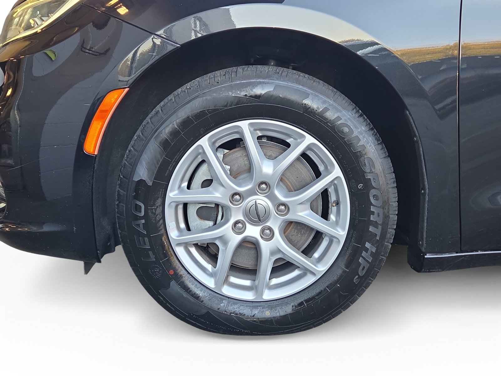 Used 2023 Chrysler Pacifica Touring-L FWD image 28