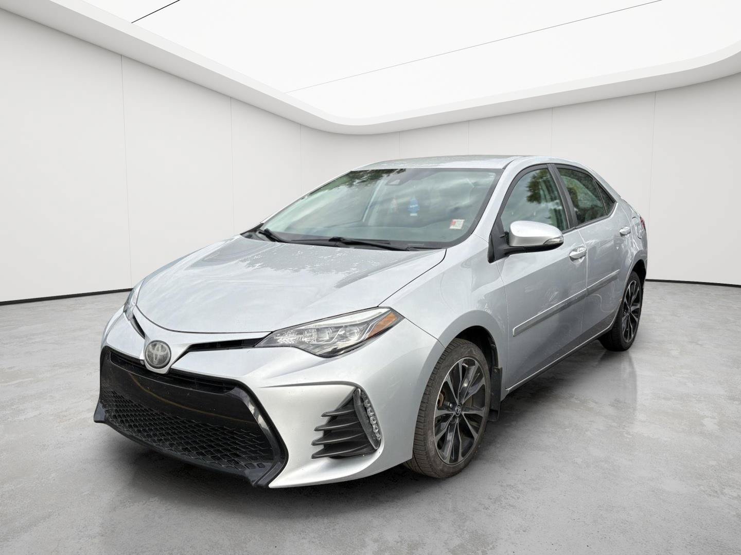 Used 2019 Toyota Corolla SE FWD image 3