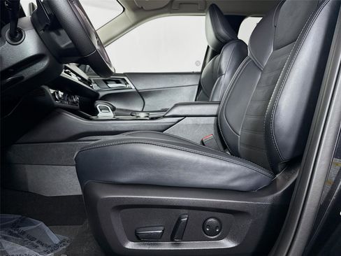 Used 2025 Mitsubishi Outlander SE image 17