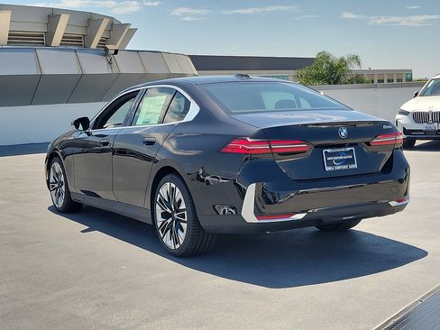 New 2026 BMW 530i w/ Premium Package RWD image 4