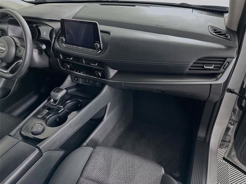 Used 2024 Nissan Rogue SV image 26