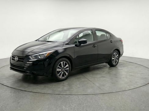 Used 2025 Nissan Versa SV FWD image 3
