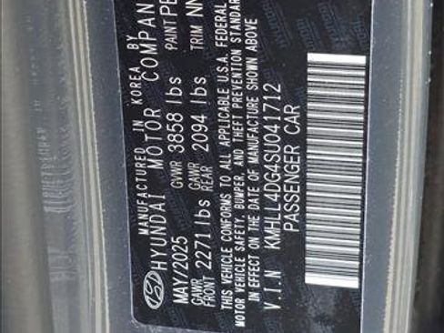 Used 2025 Hyundai Elantra SE FWD image 15