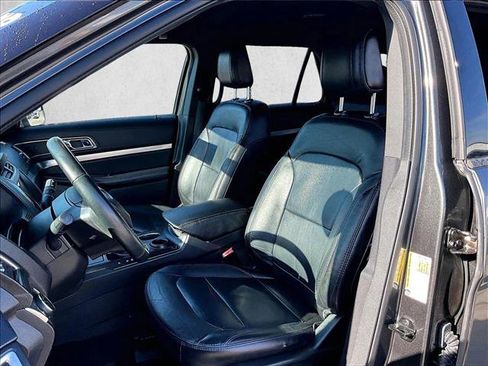 Used 2018 Ford Explorer XLT w/ Equipment Group 202A image 23