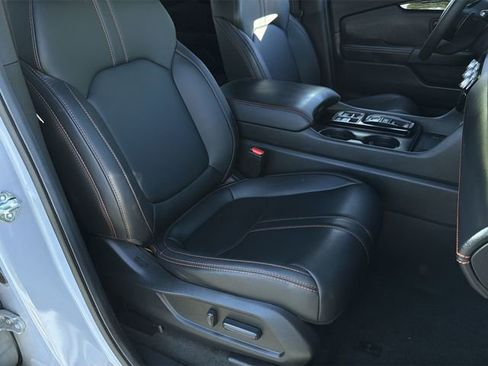 Used 2025 Honda Pilot TrailSport image 36