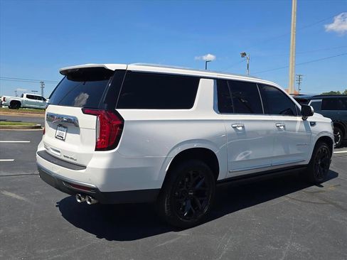 Used 2022 GMC Yukon XL Denali AWD/4WD image 3