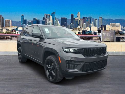 New 2025 Jeep Grand Cherokee Altitude image 3