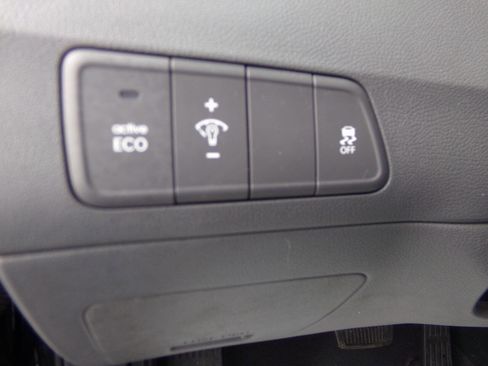 Used 2014 Hyundai Elantra SE image 20