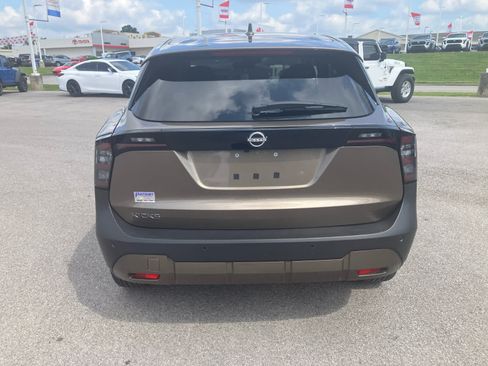 Used 2025 Nissan Kicks SV FWD image 6