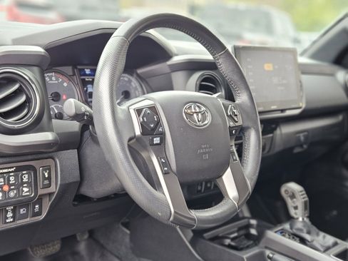 Used 2021 Toyota Tacoma TRD Sport w/ Technology Package image 20