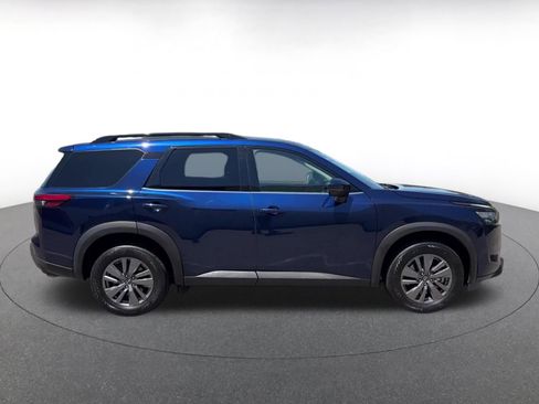 Used 2025 Nissan Pathfinder SV AWD/4WD image 16