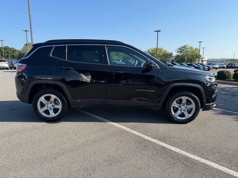 Used 2024 Jeep Compass Latitude AWD/4WD image 8