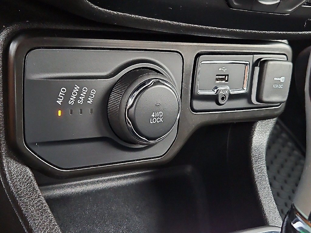 Used 2023 Jeep Renegade Latitude AWD/4WD image 25