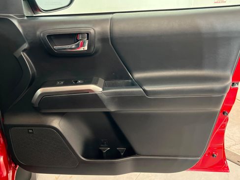 Used 2019 Toyota Tacoma Limited image 23