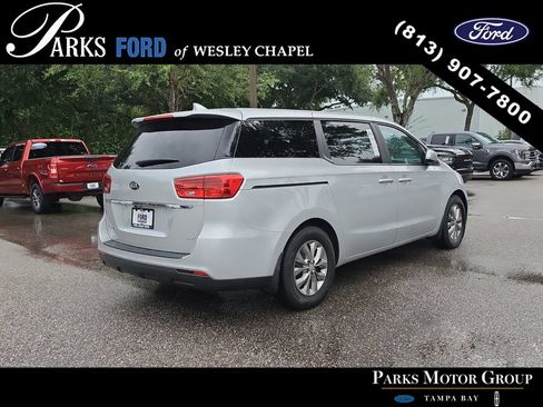 Used 2021 Kia Sedona LX FWD image 5