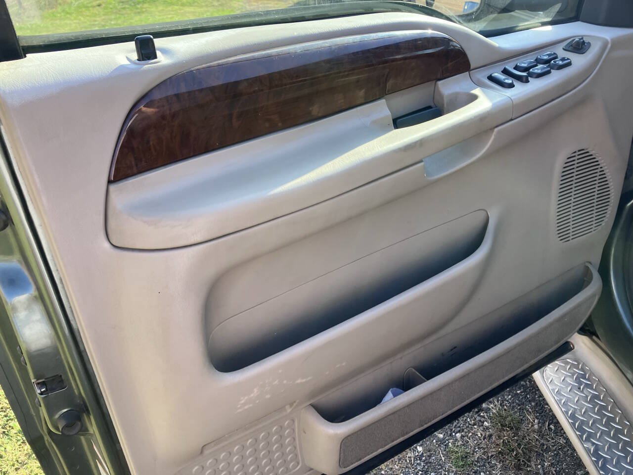 Used 2004 Ford F250 Lariat AWD/4WD image 9