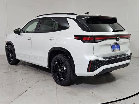 New 2025 Volkswagen Tiguan SE R-Line image 4