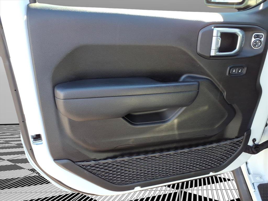 Used 2024 Jeep Wrangler Unlimited AWD/4WD image 17