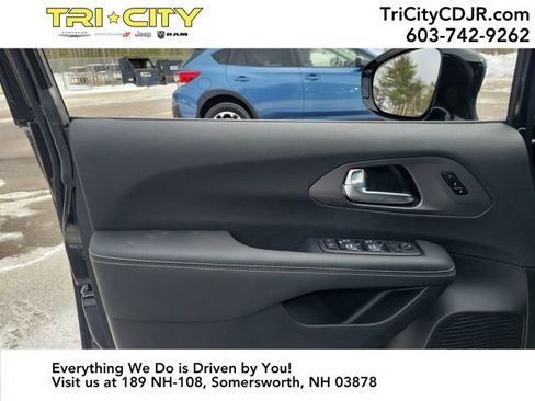 New 2026 Chrysler Pacifica Select image 10