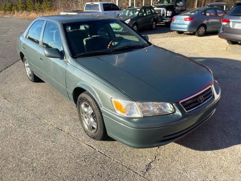 Used 2000 Toyota Camry LE image 1