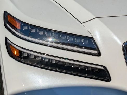 Certified 2025 Genesis GV80 3.5T Prestige image 9