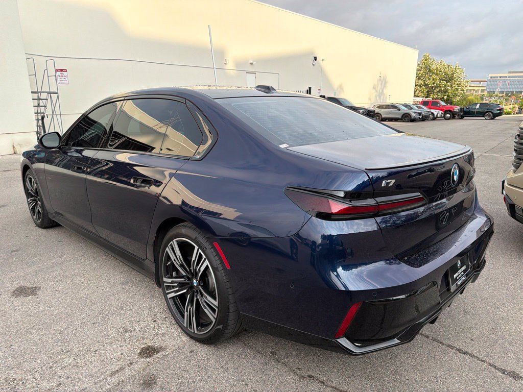 Certified 2024 BMW i7 xDrive60 w/ Executive Package AWD/4WD image 3