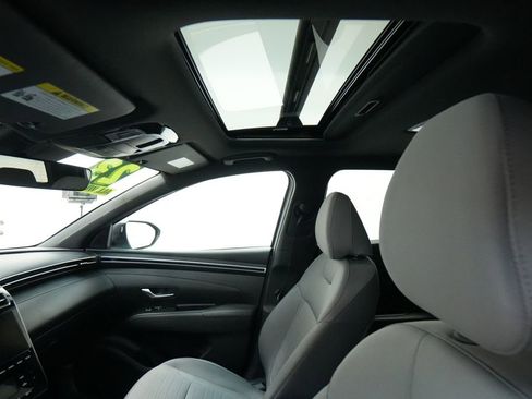 Used 2023 Hyundai Santa Cruz SEL Premium image 18