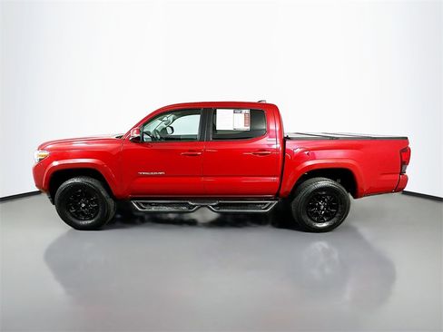 Used 2022 Toyota Tacoma SR5 w/ Technology Package image 5