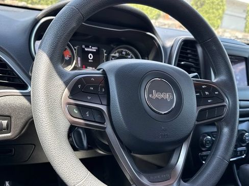 Used 2020 Jeep Cherokee Latitude FWD image 14