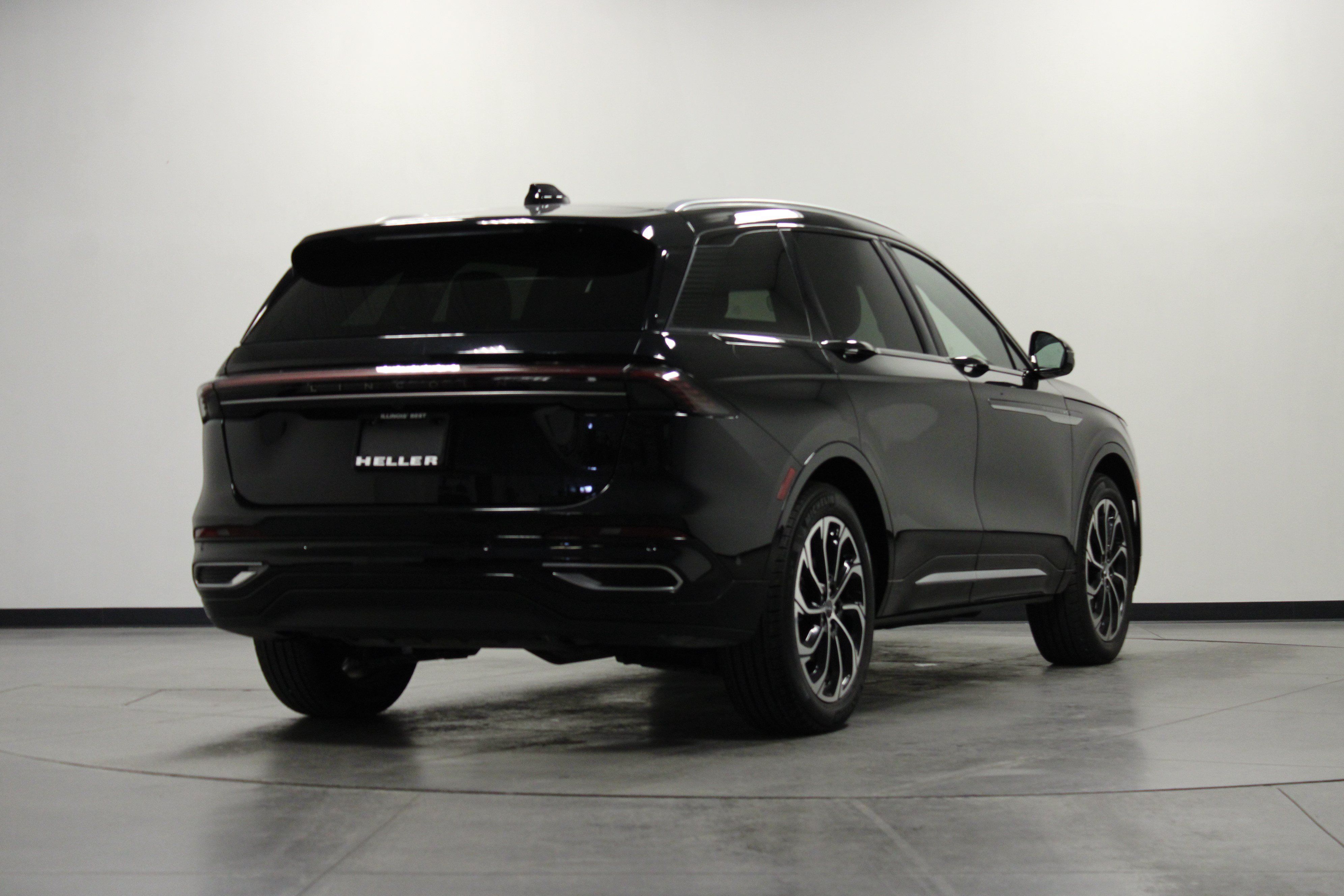 Used 2024 Lincoln Nautilus Reserve w/ Equipment Group 202A AWD/4WD image 4
