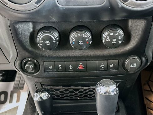 Used 2013 Jeep Wrangler Unlimited Sahara image 14