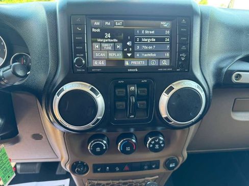 Used 2013 Jeep Wrangler Unlimited Sahara w/ Dual Top Group AWD/4WD image 27