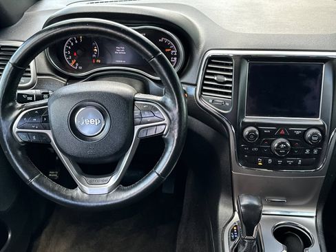 Used 2018 Jeep Grand Cherokee Altitude AWD/4WD image 14