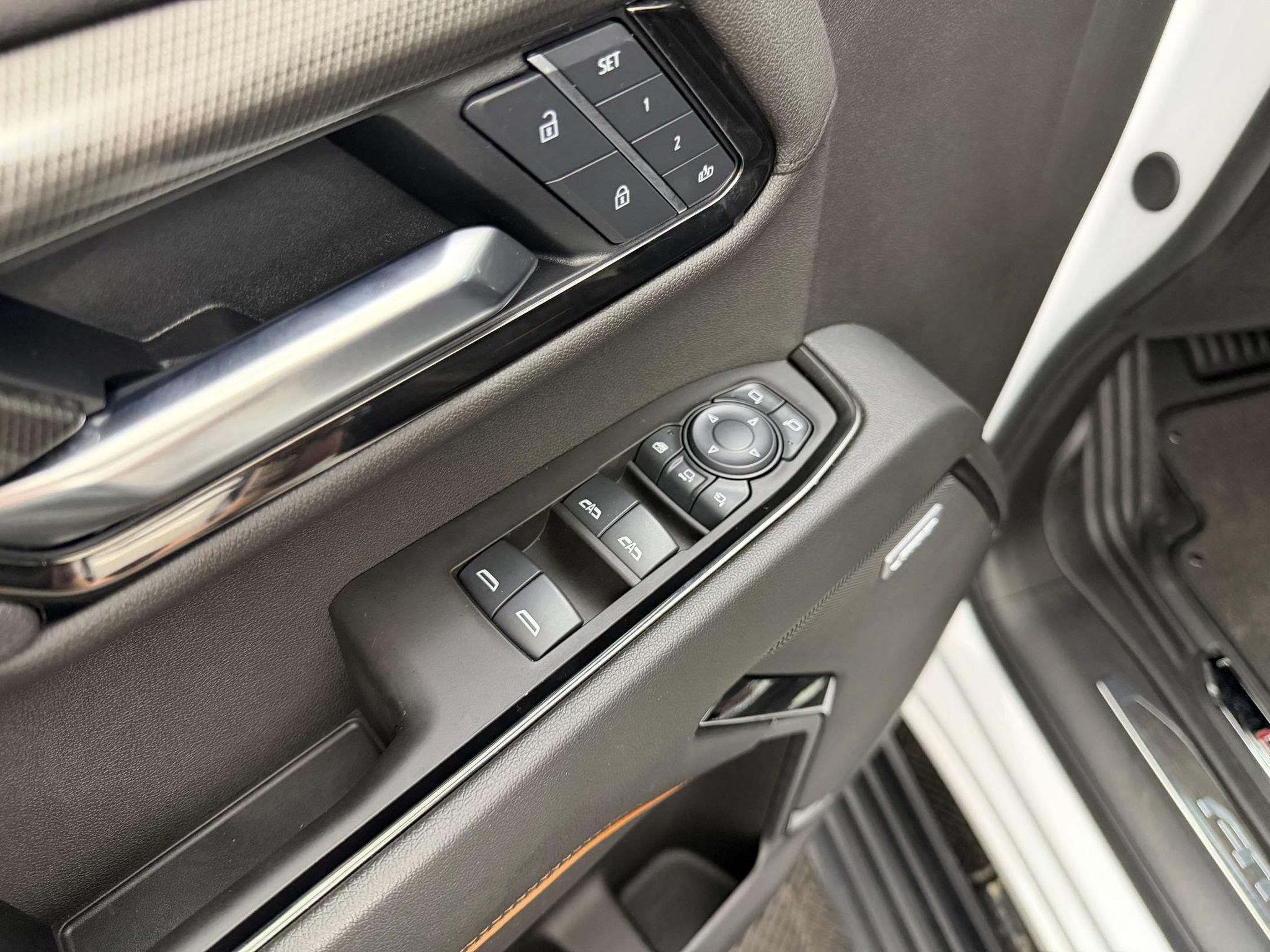 Used 2025 GMC Sierra 3500 AT4 w/ AT4 Premium Plus Package AWD/4WD image 13