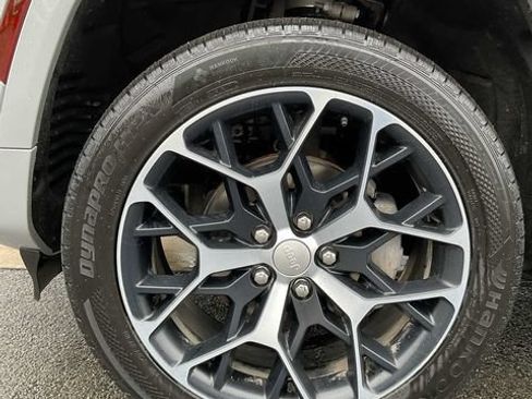 Used 2024 Jeep Grand Cherokee Summit AWD/4WD image 19