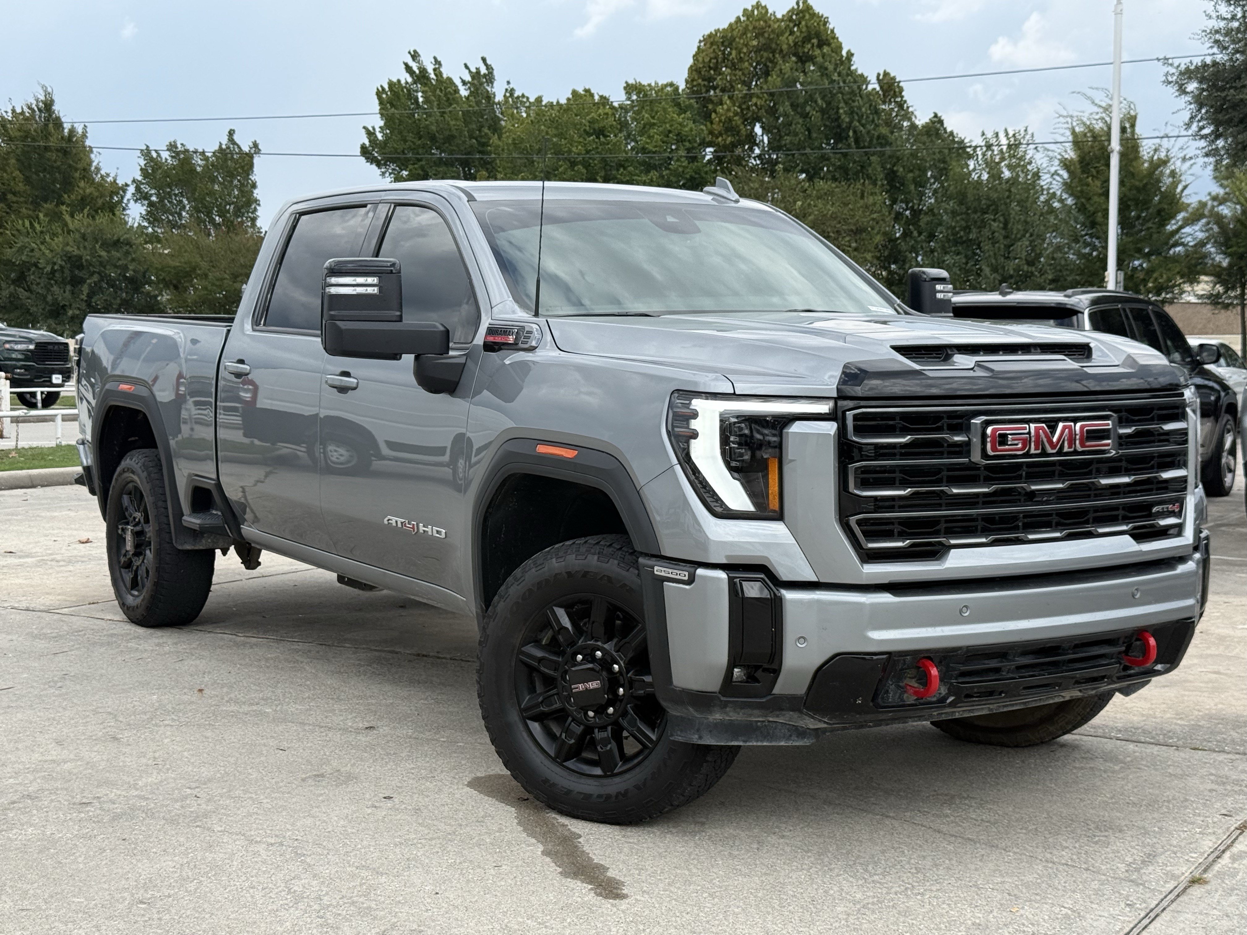 Used 2026 GMC Sierra 2500 AT4 AWD/4WD image 2