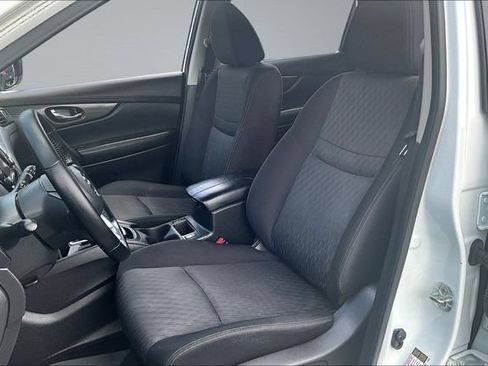 Used 2020 Nissan Rogue SV FWD image 21