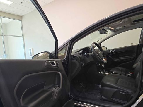 Used 2014 Ford Fiesta Titanium FWD image 23