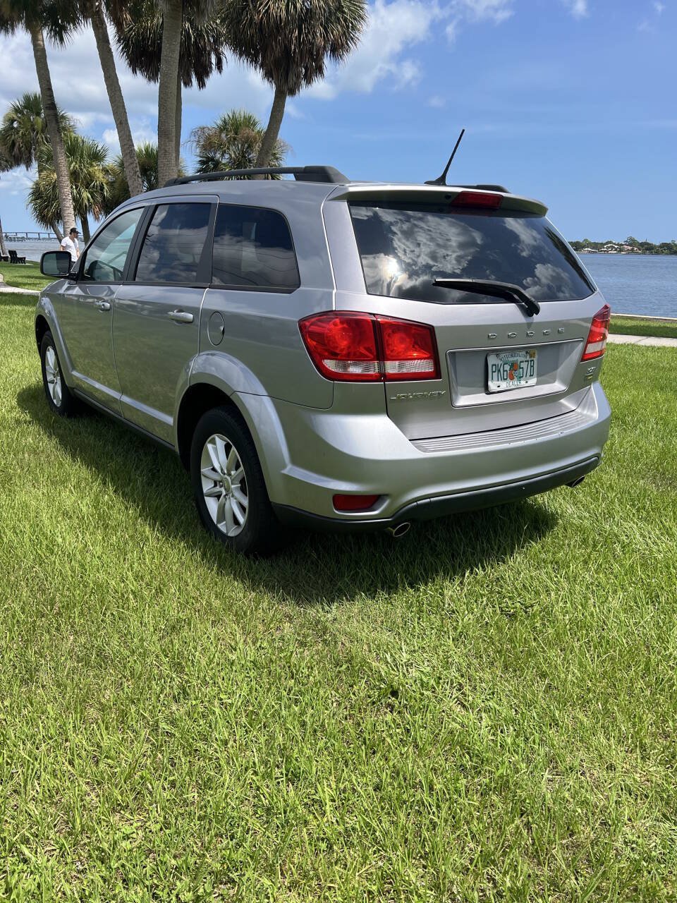 Used 2015 Dodge Journey SXT w/ Flexible Seating Group FWD image 3