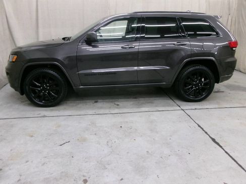 Used 2018 Jeep Grand Cherokee Altitude image 4