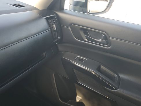 Certified 2024 Nissan Pathfinder SV image 28