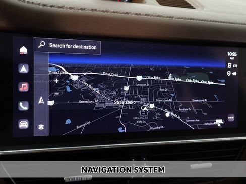 Used 2023 Porsche Cayenne Platinum Edition image 3