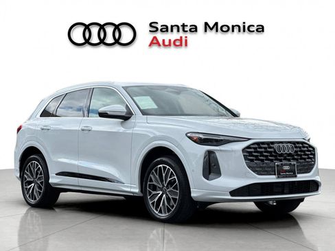 Used 2025 Audi Q5 Premium w/ Premium Plus AWD/4WD image 9