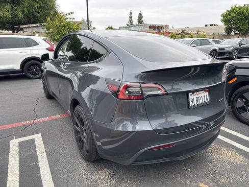 Used 2021 Tesla Model Y Long Range AWD/4WD image 2