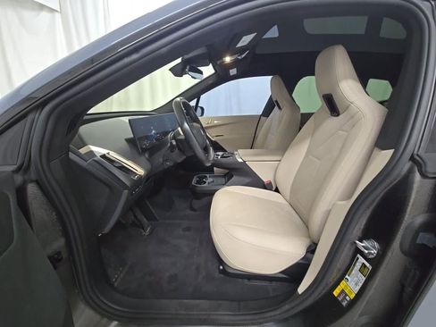 Used 2024 BMW iX xDrive50 w/ Premium Package AWD/4WD image 9