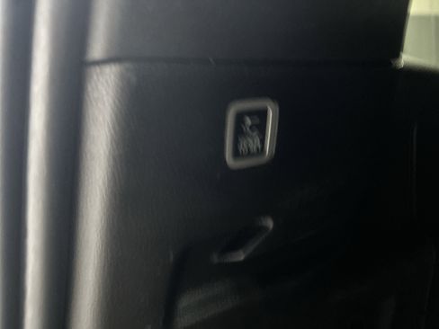 Used 2023 Jeep Wagoneer L Series II image 32